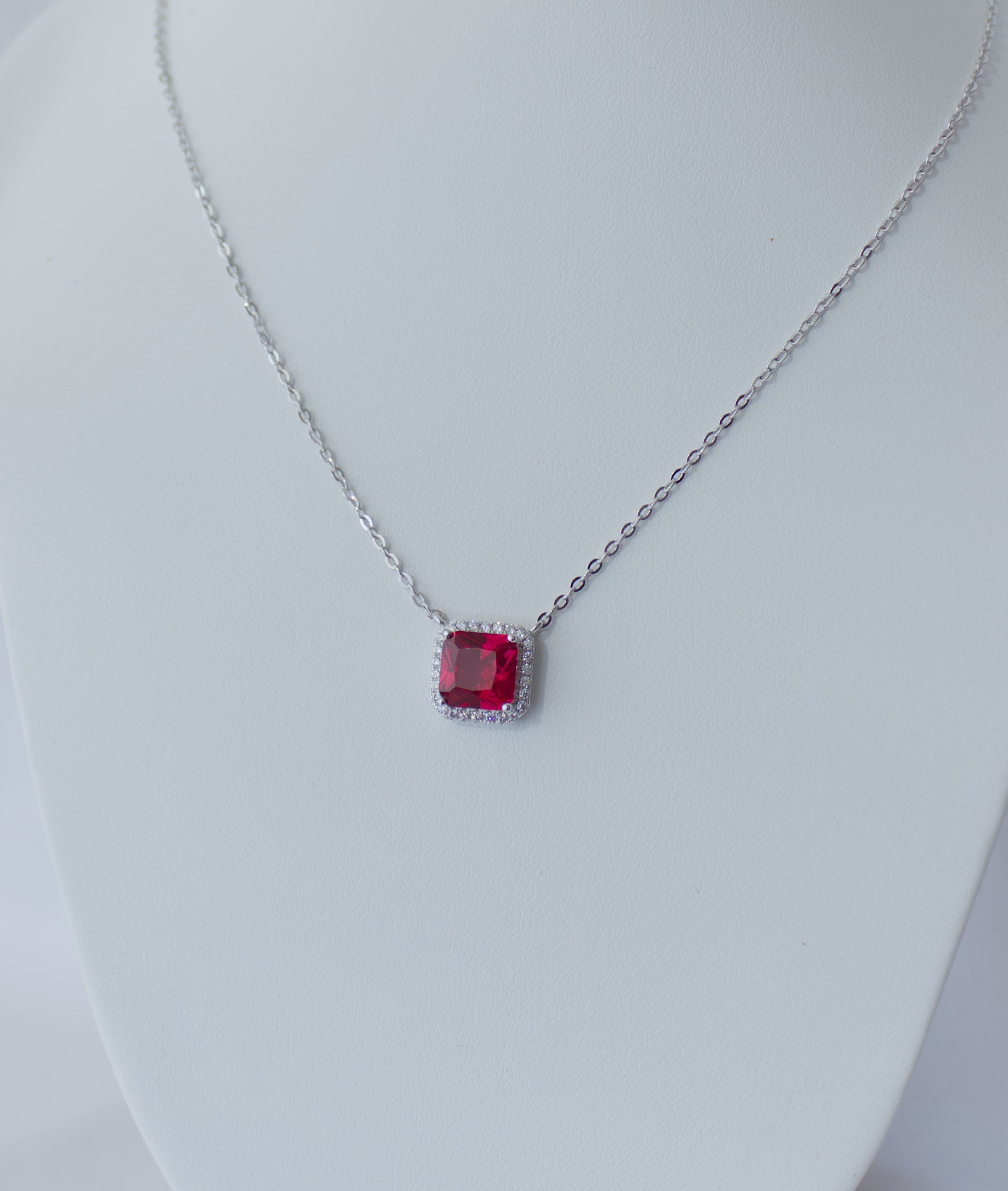 VICTORIA NECKLACE